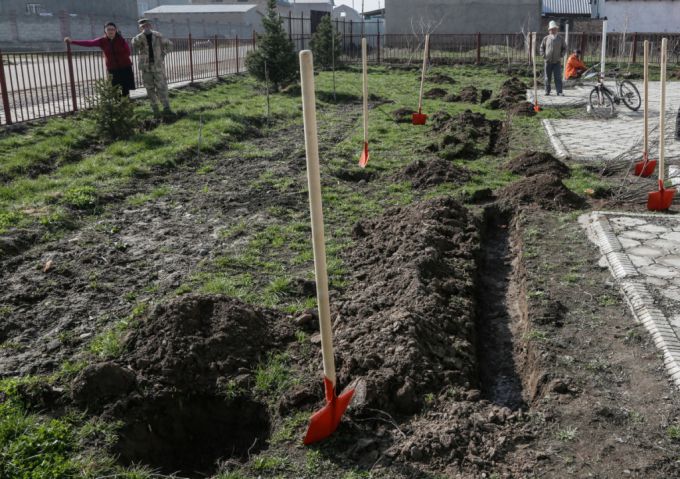 «Зеленый Бишкек – озеленение пришкольных участков». Акция 3 апреля 2015 года