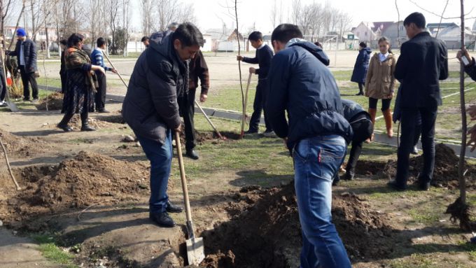 «Зеленый Бишкек – озеленение пришкольных участков». Акция 3 апреля 2015 года