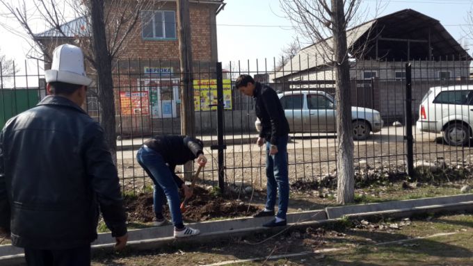 «Зеленый Бишкек – озеленение пришкольных участков». Акция 3 апреля 2015 года
