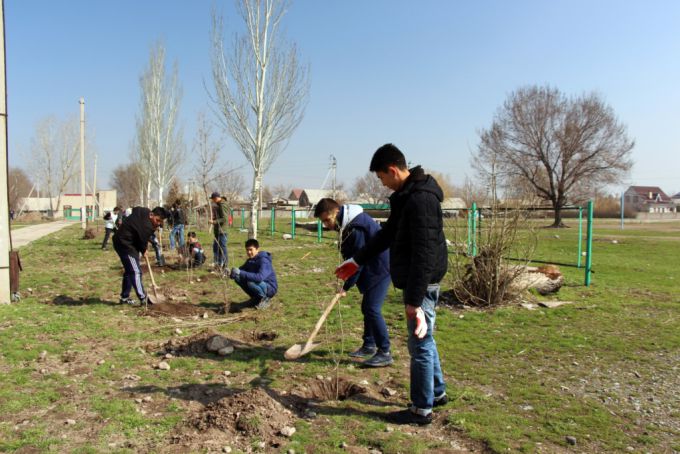 «Зеленый Бишкек – озеленение пришкольных участков». Акция 3 апреля 2015 года