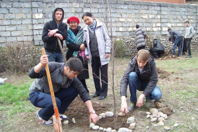 Озеленение пришкольных участков. 4 апреля 2015 года