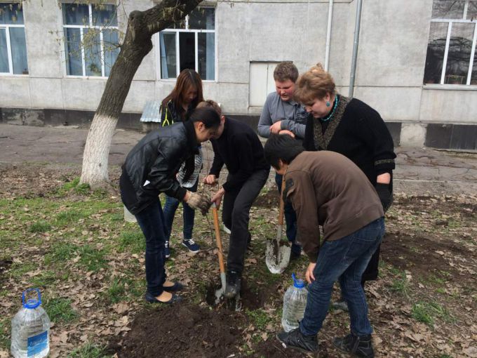 Озеленение пришкольных участков. 4 апреля 2015 года